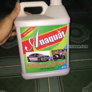 Nước rửa xe Anaquat có mùi thơm và dưỡng bóng xe